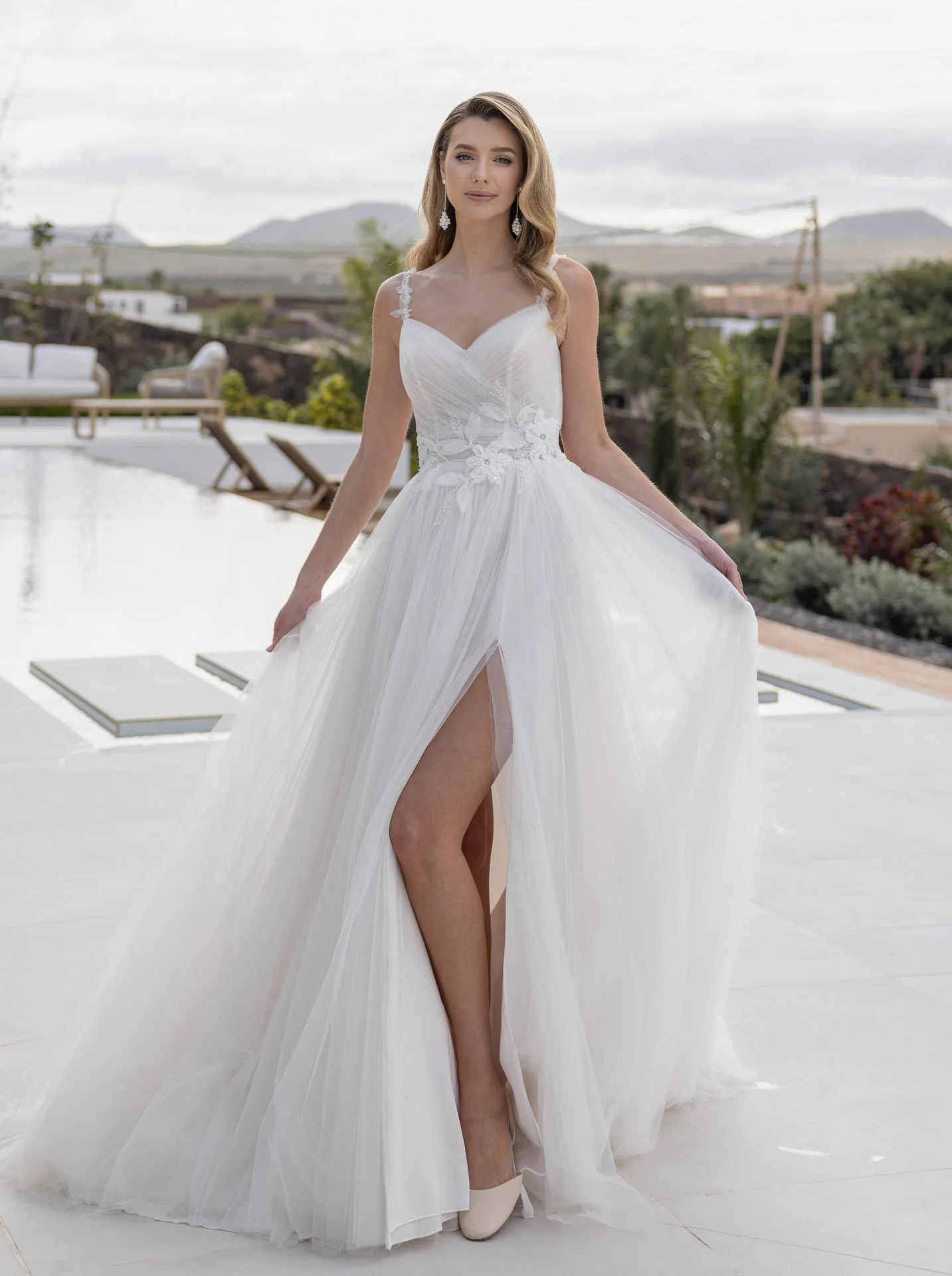 Diane Legrand Dreamy 82410 — front slit in the tulle skirt