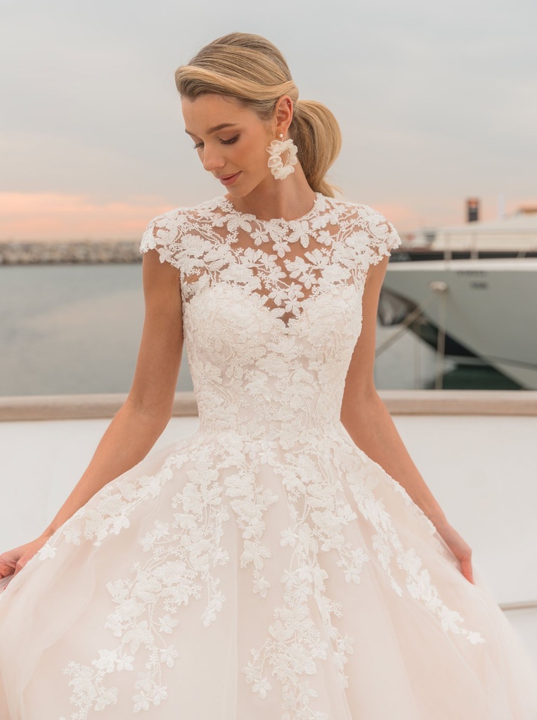 Diane Legrand 8226 — bodice detail