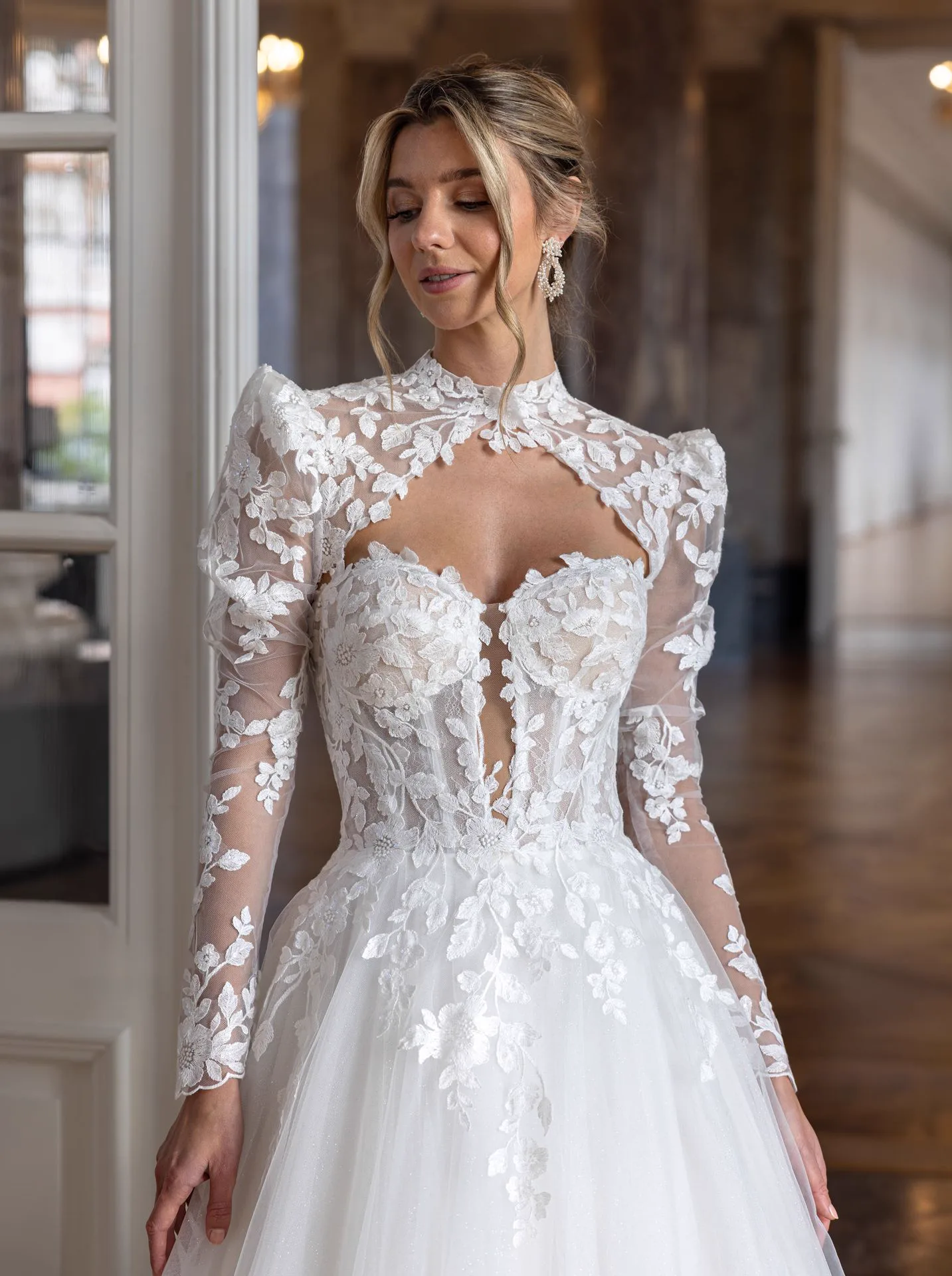 Diane Legrand De Luxe 10012 — with the high-neck lace jacket