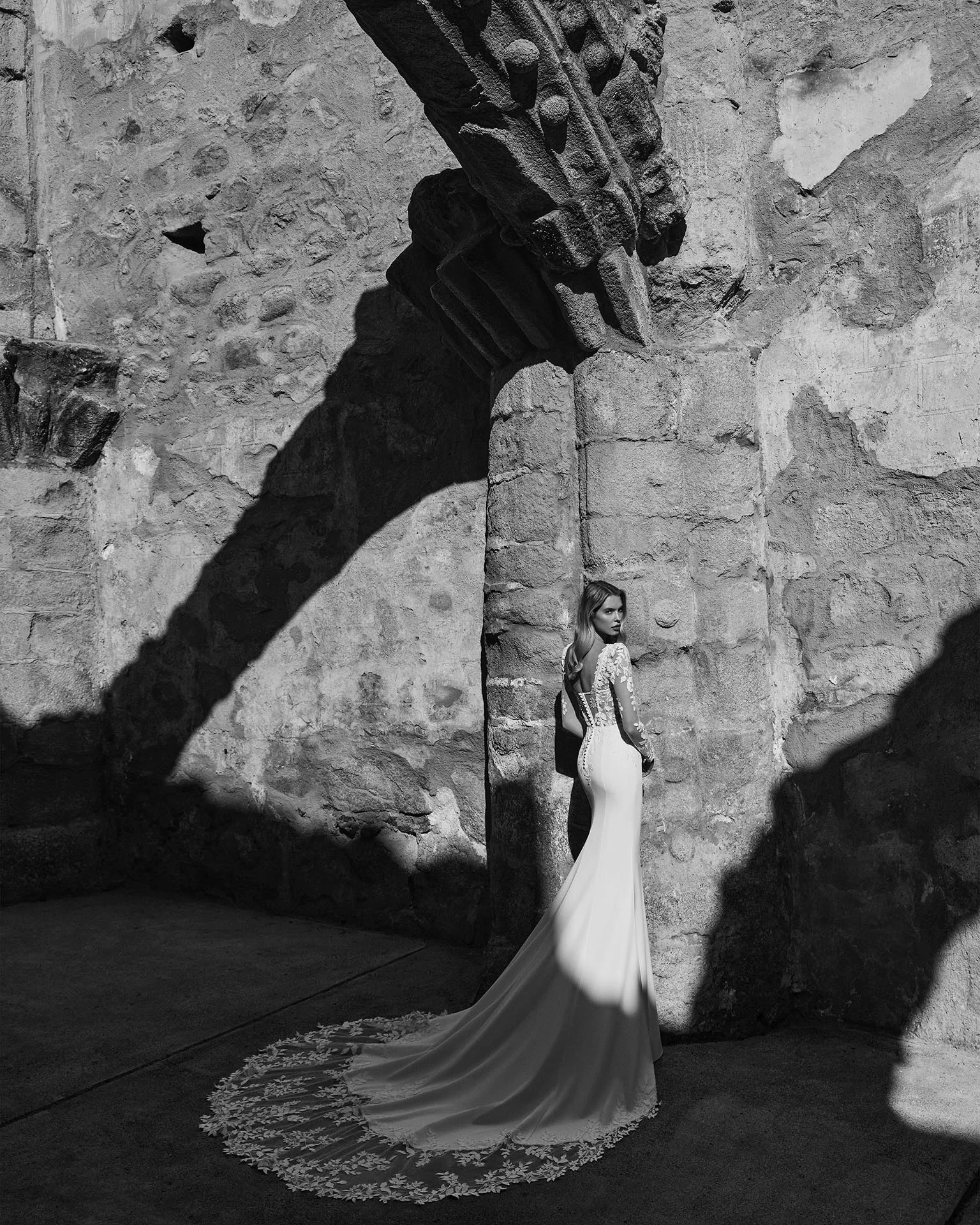 Adriana Alier Paramo 2N13 wedding dress — back view
