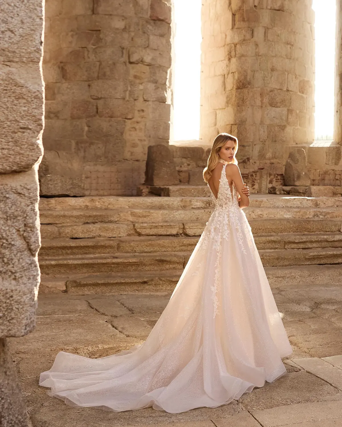 Adriana Alier Perseo 2N29 wedding dress — back view